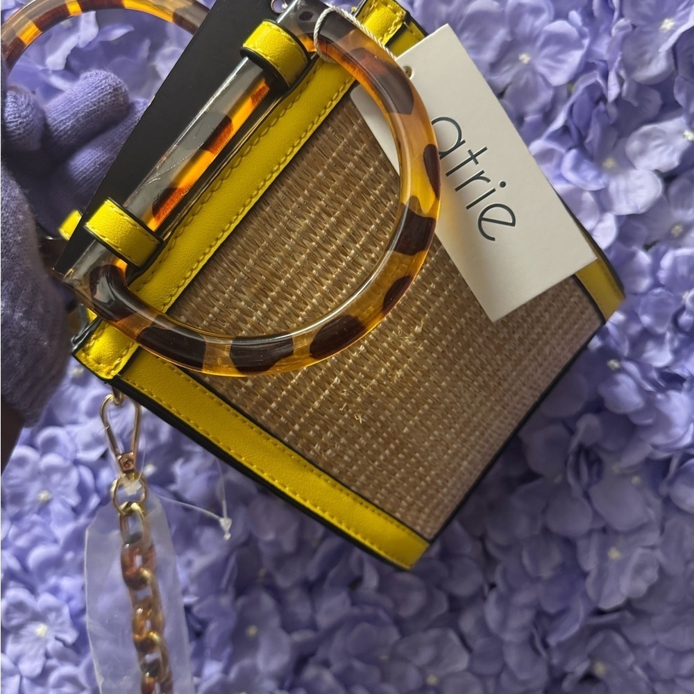 🔥New IN 💡ATTIRE YELLOW CROSSBODY BAG🔥